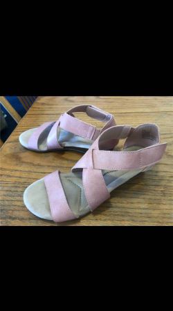 Woman’s Pink / Peach Leather Cross Straps Sandals Wedge Heels Size 9 1/2