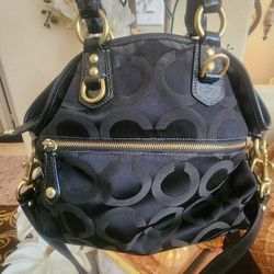 Coach  $60  Medium Size Black   