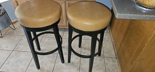 (2) Swivel Bar Stools