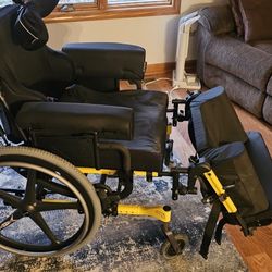 Quickie Iris Manual Tilt Wheelchair