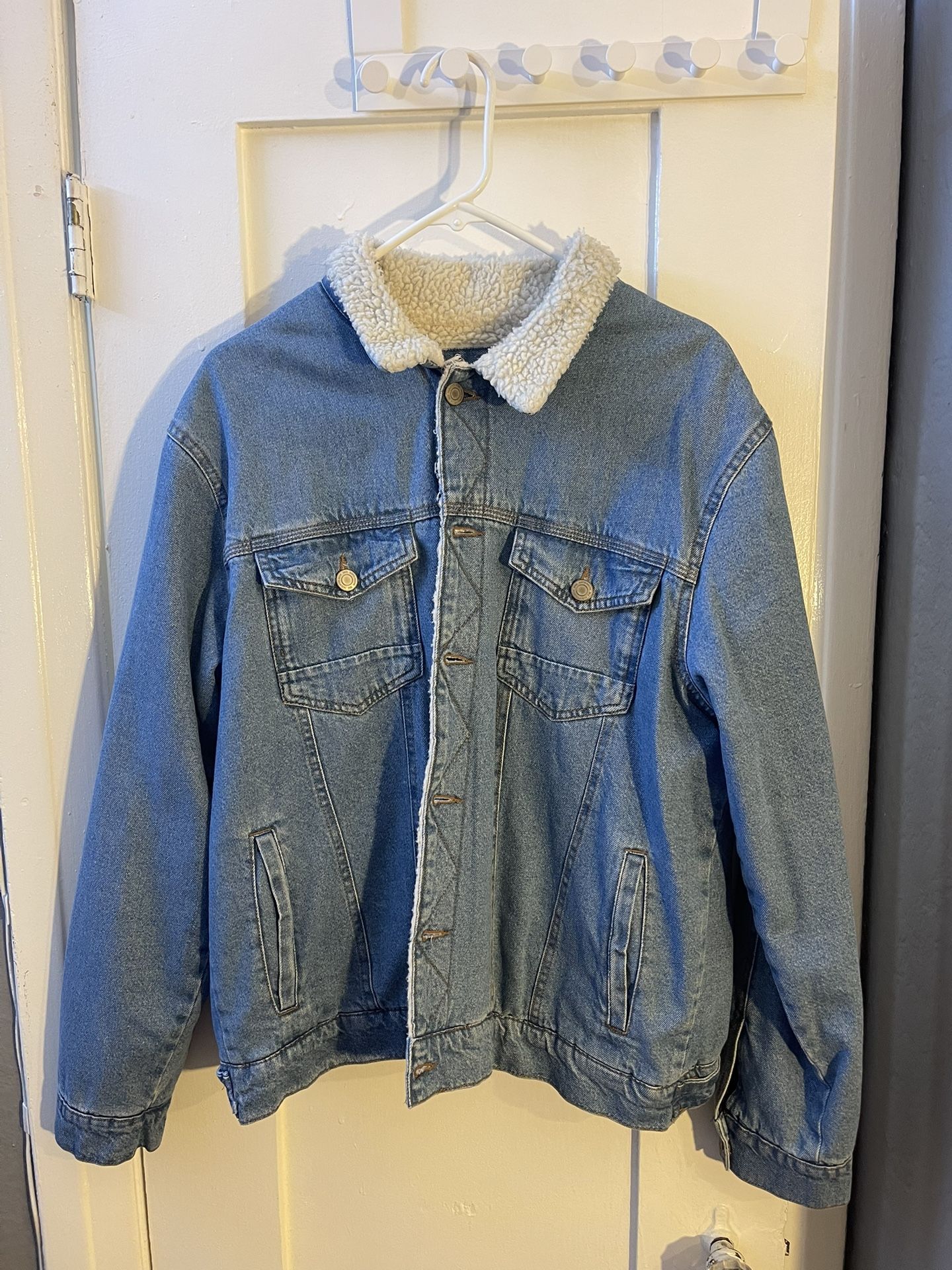 sherpa-lined denim trucker jacket in a medium wash