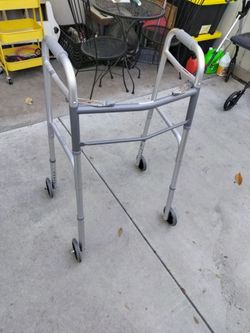 Aluminum Walker/ 4 wheels .