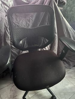 Rolling office style chair