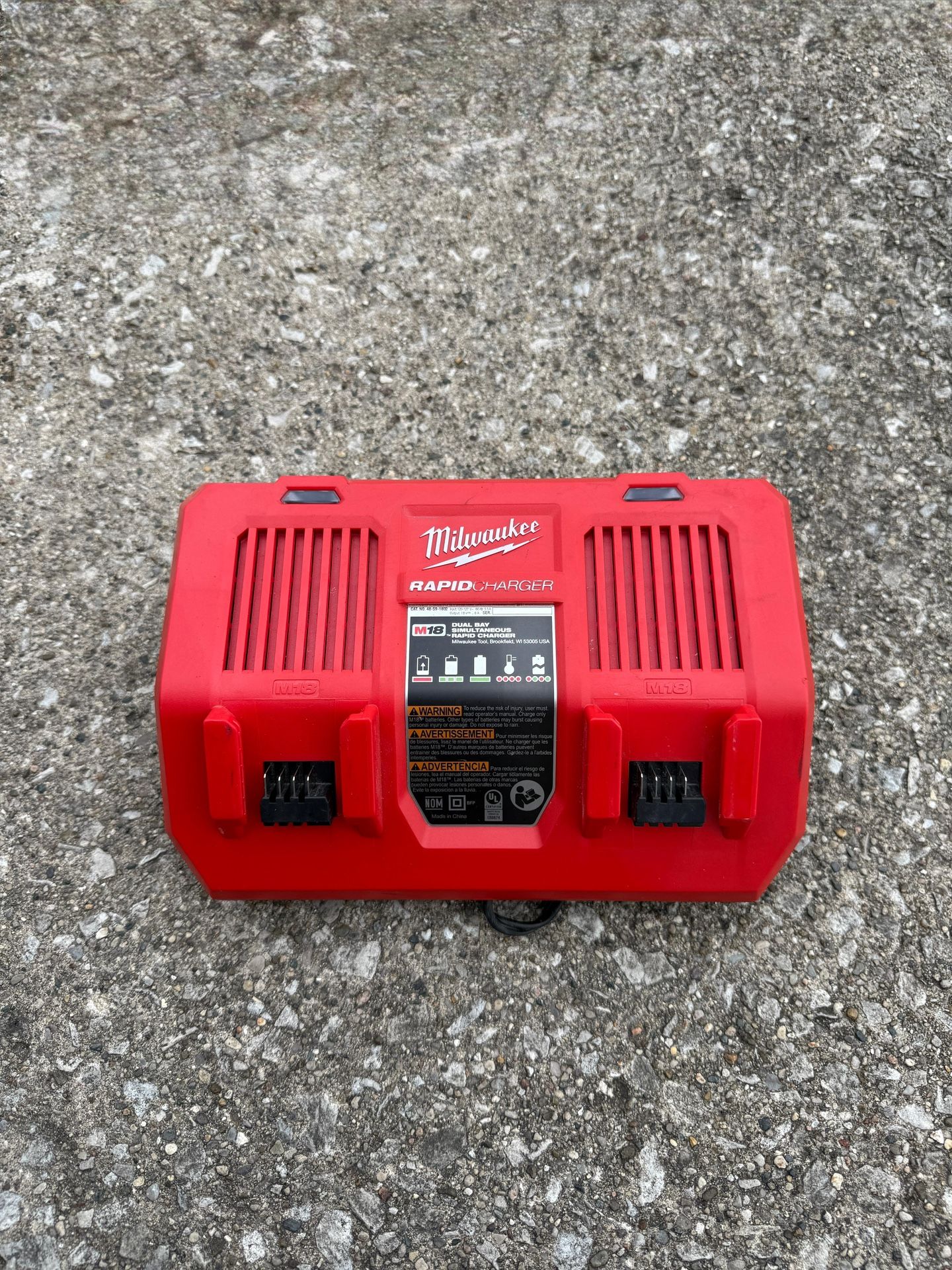 M18 18-Volt Lithium-lon Dual Bay Rapid Battery Charger