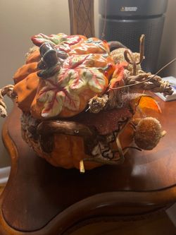 Fall pumpkin centerpiece.