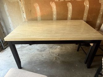 Kitchen / Dinning Table