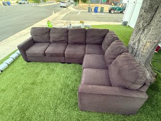 L-shaped sofa / couch