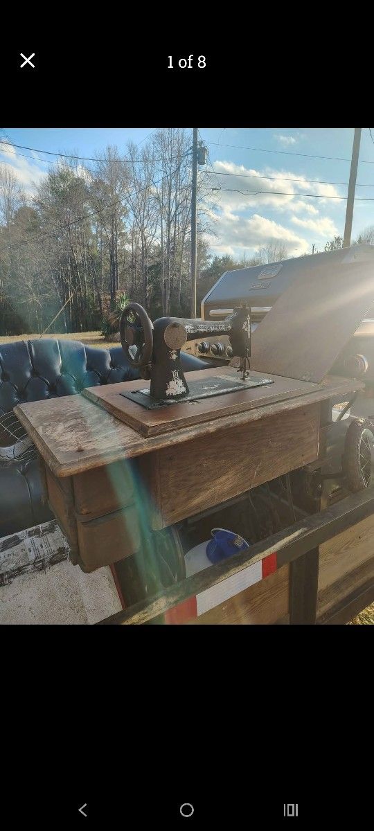 Antique Singer Sewing Machine With Table