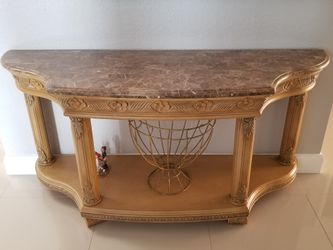 Entrance table