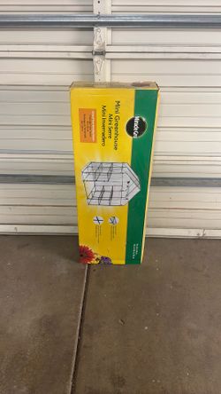 Miracle Grow Mini Greenhouse