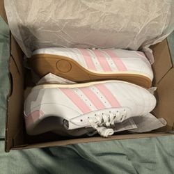 NEW Women’s Adidas 9.5W