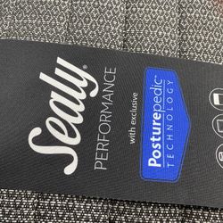 New sealy Posturepedic Queen Mattress  and Box Spring Set 