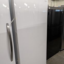 Frigidaire FRUF2020AW
33 Inch Freestanding Upright Freezer