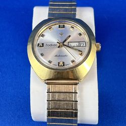 Vintage ZODIAC Swiss 1970's Automatic Day/Date Men's Watch W/ Original Bracelet