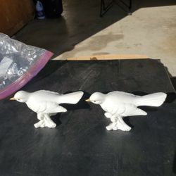 One Pair White Porslin Doves