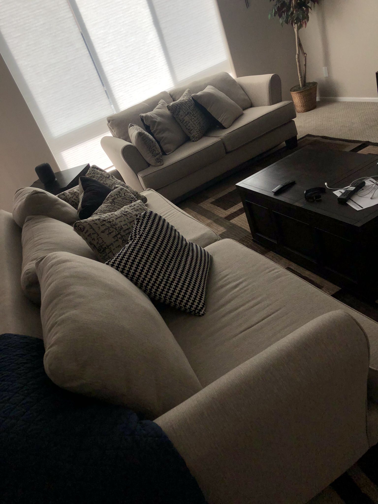 🛋️ 2-Piece Sofa Set – Excellent Condition (3-Seater + 2-Seater)