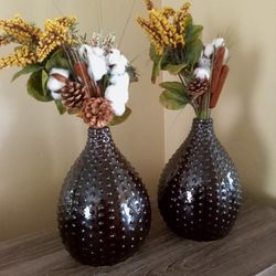 2 Vases With Flowers