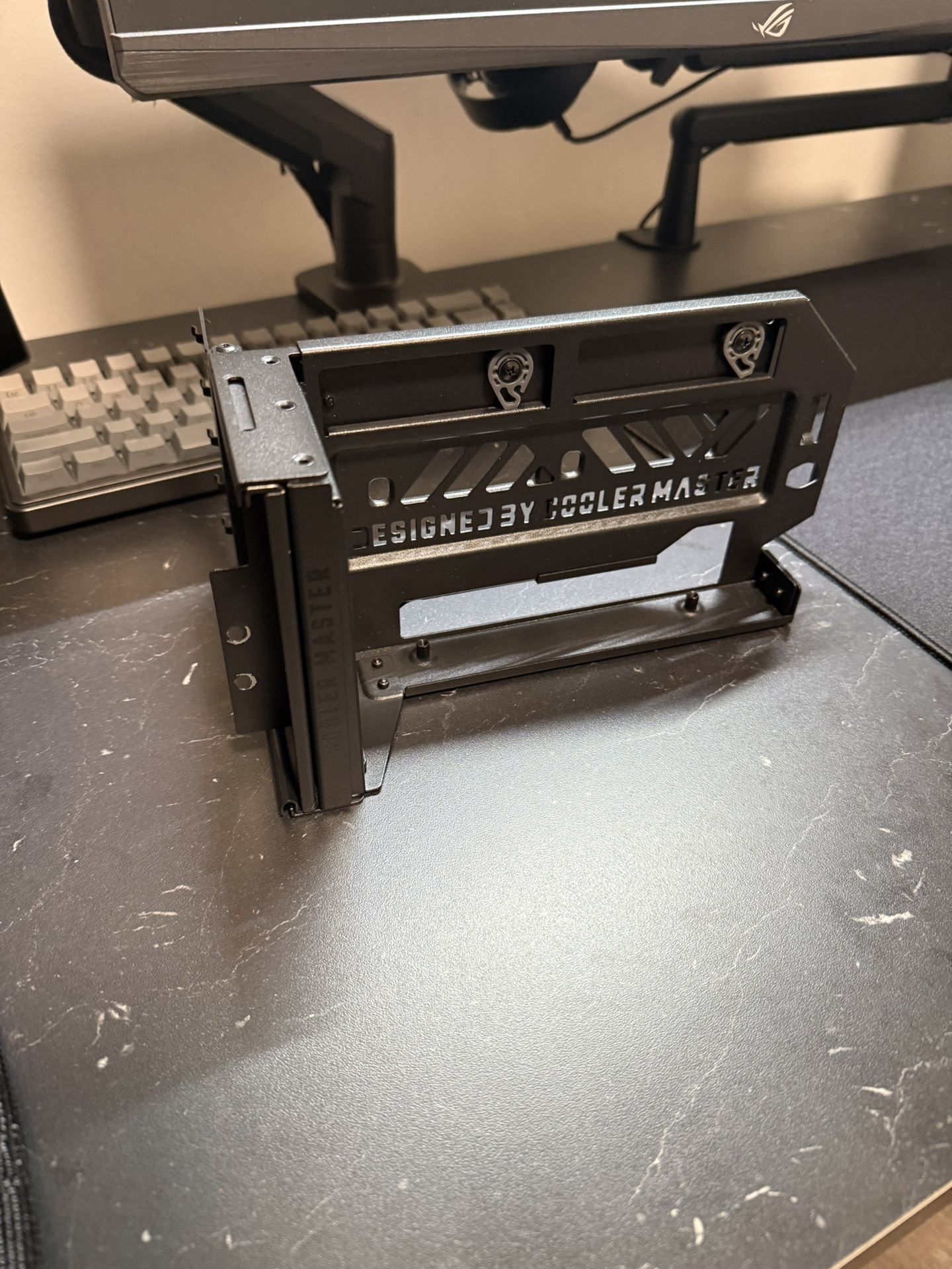 Coolermaster Vertical GPU Mount