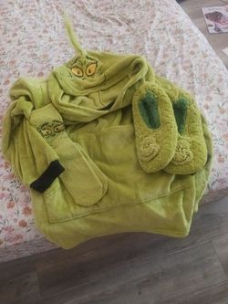 Grinch Pullover