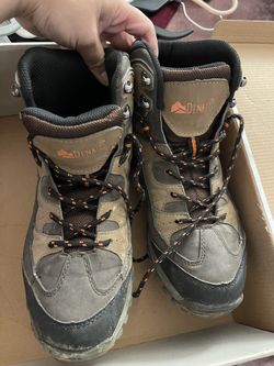 Denali Hiking Boots 7.5M 9.5W