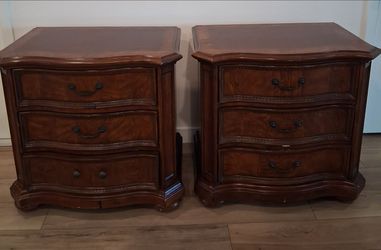 2 Traditional 3 Drawer Nightstands