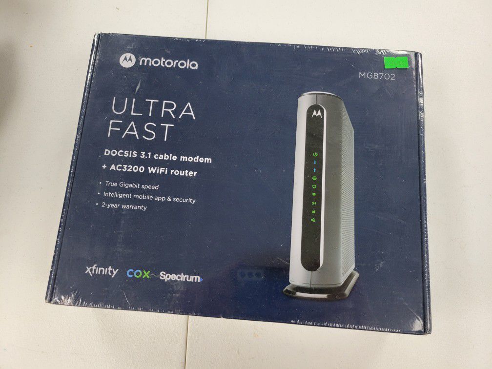 Motorola MG8702 - DOCSIS 3.1 Cable Modem + AC3200 Wifi Router