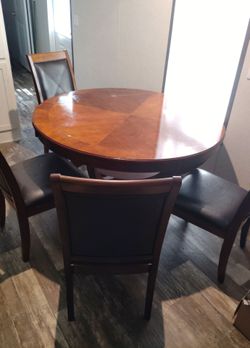 Round Wood Dining Table with 4 Chairs
