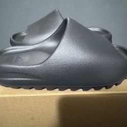 adidas Yeezy Slide Onyx Men's Sandal US 9 UK 9 EU 43 YZY Kanye West New Box 
