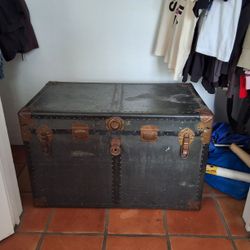 Large Trunk/chest