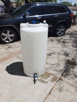 Depósito de agua de 75 gal en muy buen estado