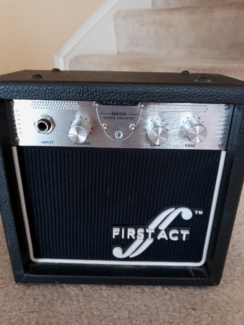 Amplifier Guitar First Act MA104 Electric Guitar