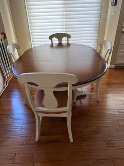 Canadel round dining table with leaf and 4 chairs