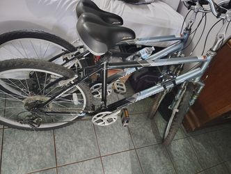 Diamondback Wildwood aluminum mountain bike. Excellent condition