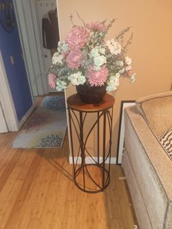 Accent floral Aragement  and stand