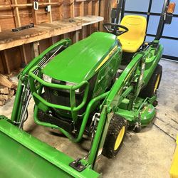 John Deere 1023E with Attachments 