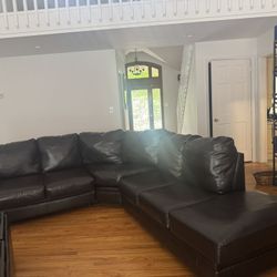 Brown Leather Sectional Couch w/ Ottoman – Great Condition