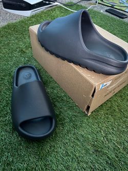 adidas Yeezy Slides (Onyx / Dark Grey)