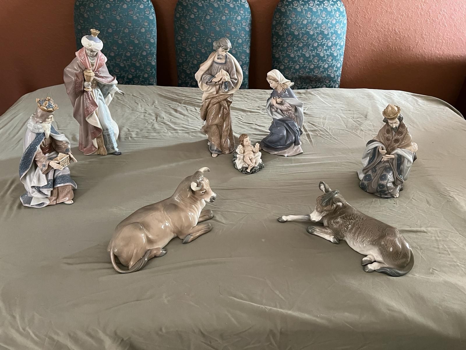 Lladro Large Nativity Scene & assorted figurines