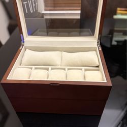 This is a Caddy Bay Collection Vintage Wood 10-watch case