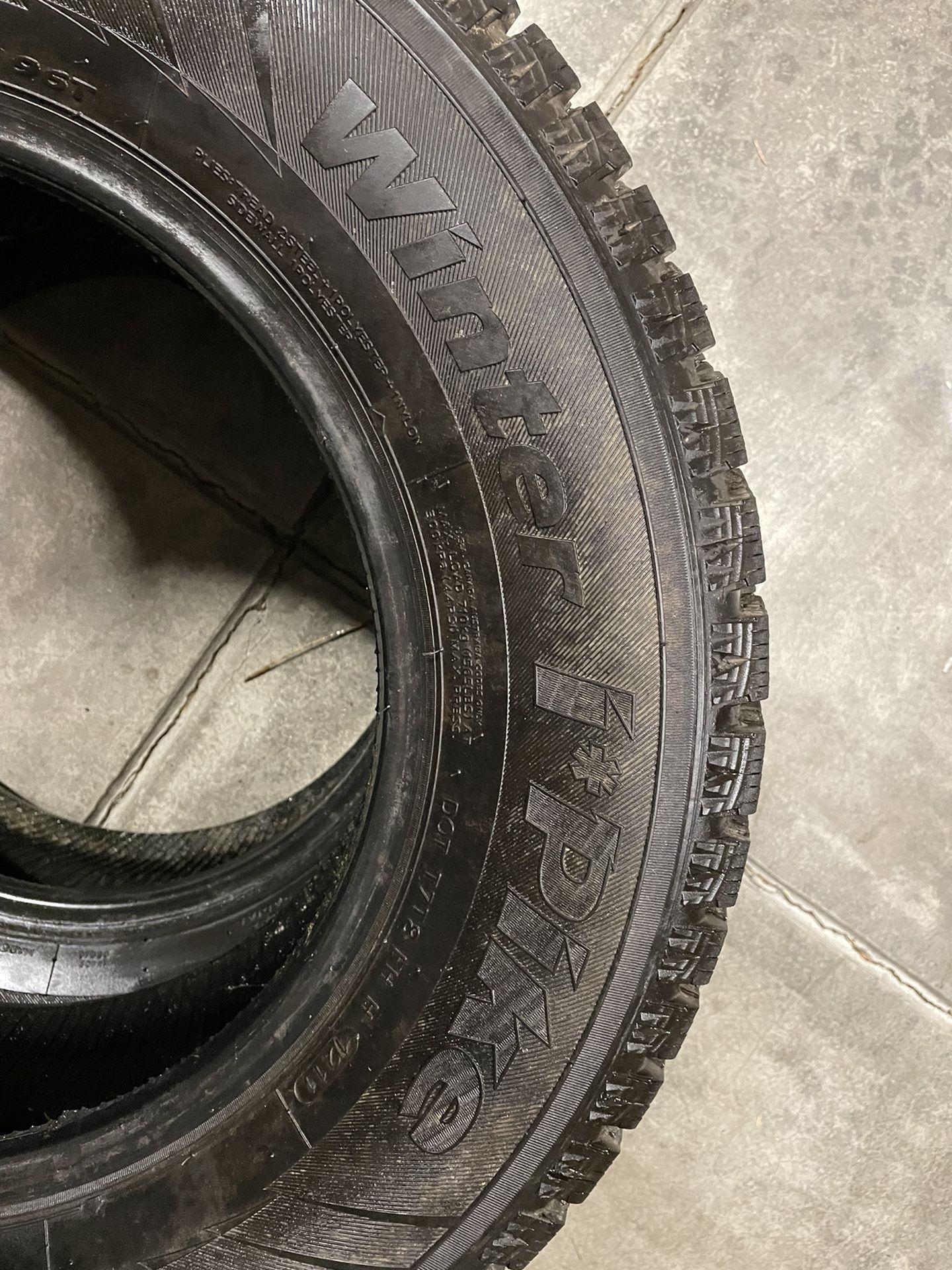Studded Snow Tires 205/70R15 Hankook Ipike Pair for Sale in Lynnwood