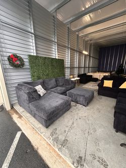 Sectional Sofa/ Couch (We Deliver) 
