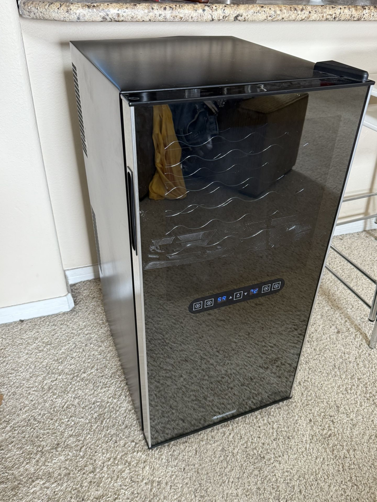 Wine Enthusiast - Wine Fridge / Wine Cooler - Top Section Works. - Use The Top Half Or Use For Parts