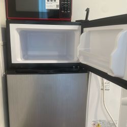 Insignia™ - 3.1 Cu. Ft. Mini Fridge with Top Freezer and ENERGY