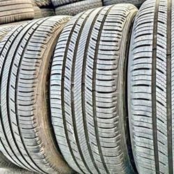 235 55 19 Michelin Tires Con 80% de Vida Las 4
