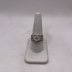 14kt Gold Engagement Style Ring w/ Cluster Design 