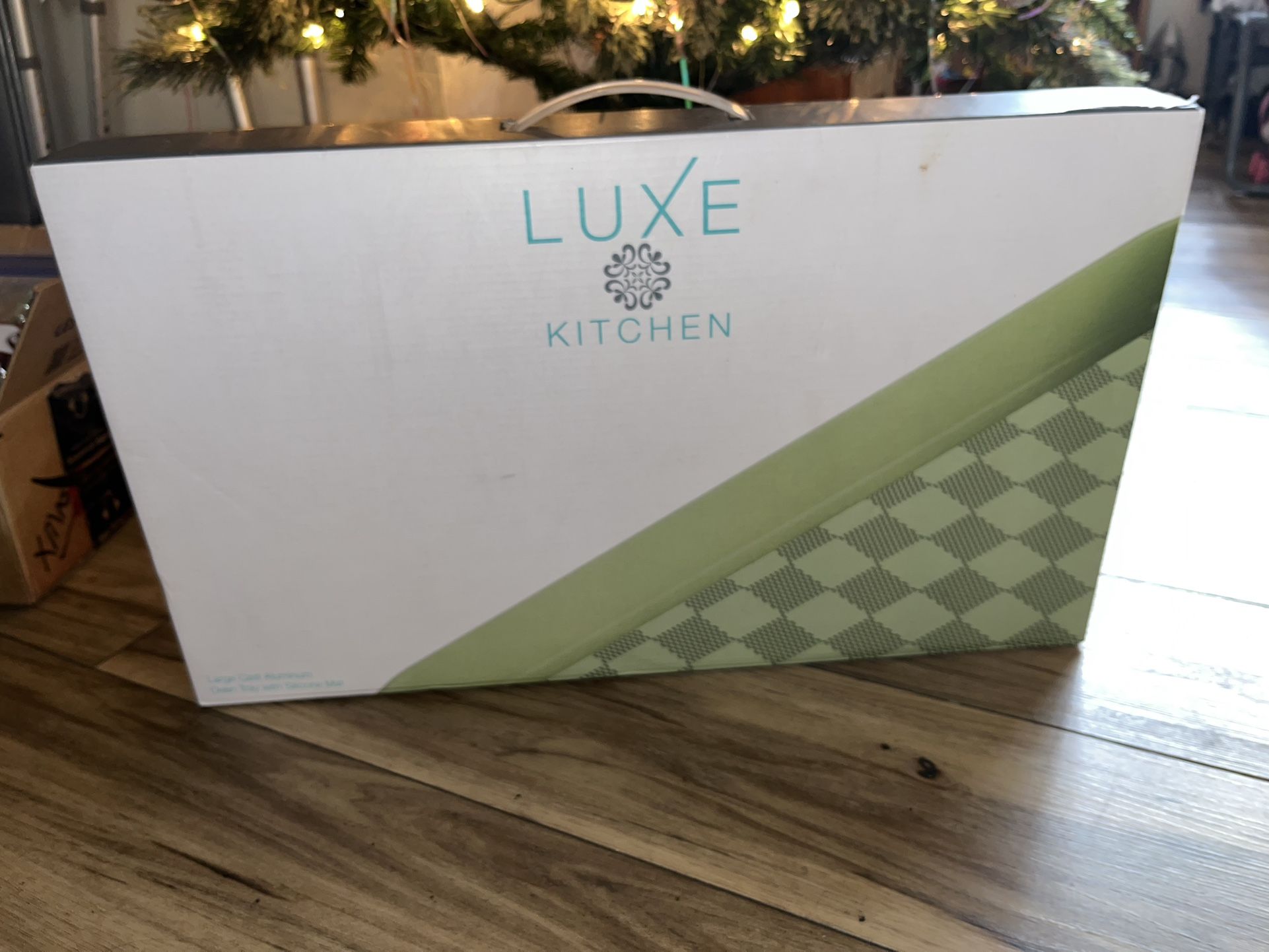 Luxe Kitchen Large Clear Aluminum Over Tray w Silicone Mat
