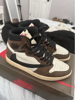 Jordan 1 Travis Scott size 9.5