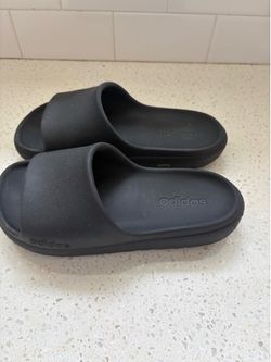 Adidas slides size 5L