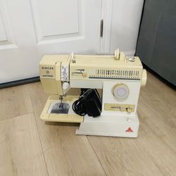 Singer Sewing Machine 
