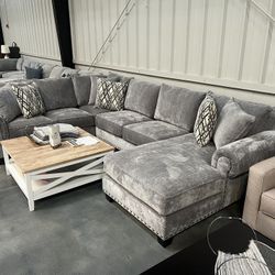 Venice Large Sectional 142” Plush 